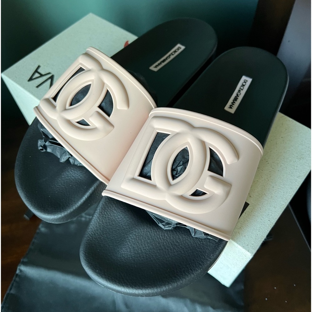 Dolce & Gabbana Beachwear Gomma Slide Shoes. Black Rose Pink . Size 9. Euro 40.